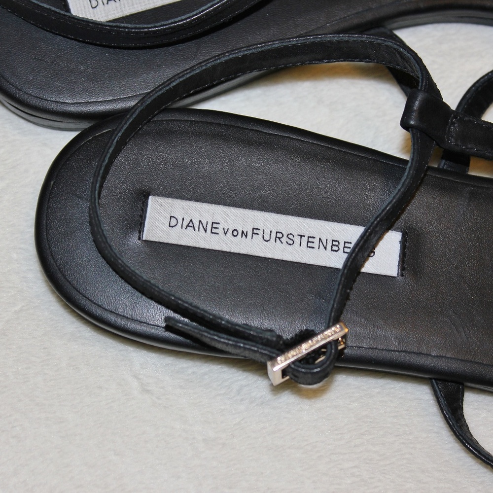 Diane von Furstenberg DVF Black 'Perugia' Sandals - Picture 4 of 5